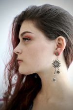 Оригинальные Ассиметричные серьги-звёзды от бренда Empire. Серёжки в виде звёзд. Длинные серьги — изображение 4