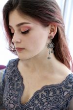 Оригинальные Ассиметричные серьги-звёзды от бренда Empire. Серёжки в виде звёзд. Длинные серьги — изображение 3