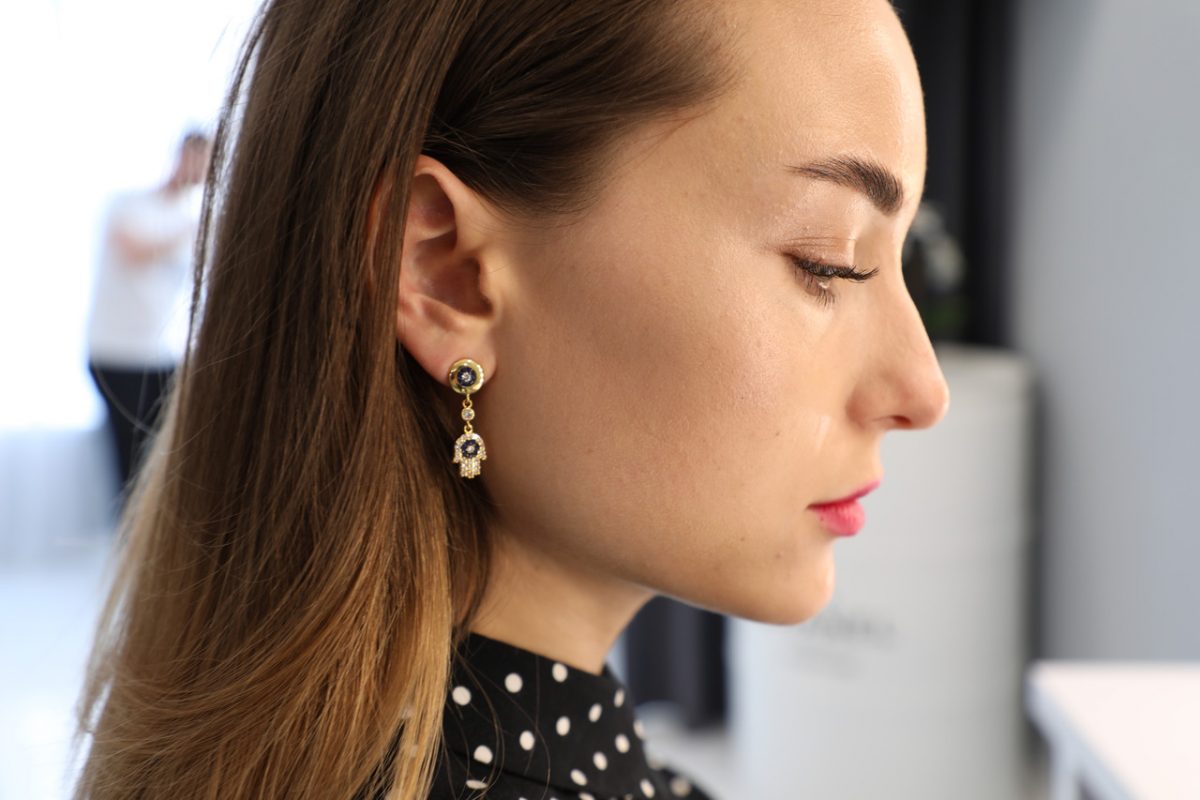 Сережки-гвоздики с подвесками рука Фатимы Хамса Серьги с сакральным символом «Рука Фатимы» — изображение 4