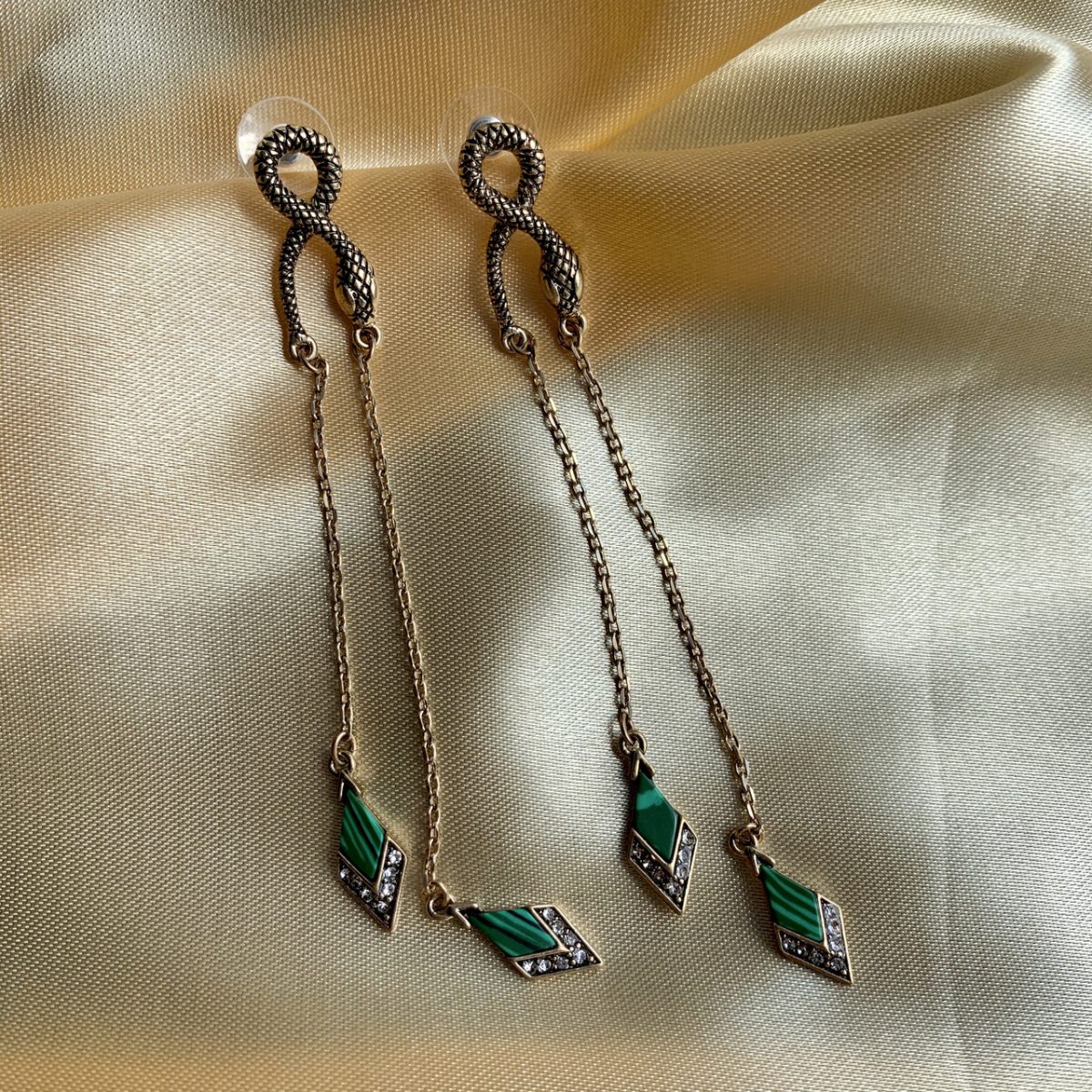 Сережки у формі змій. Сережки-змії з підвісками смарагдового кольору від бренду Empire — изображение 5