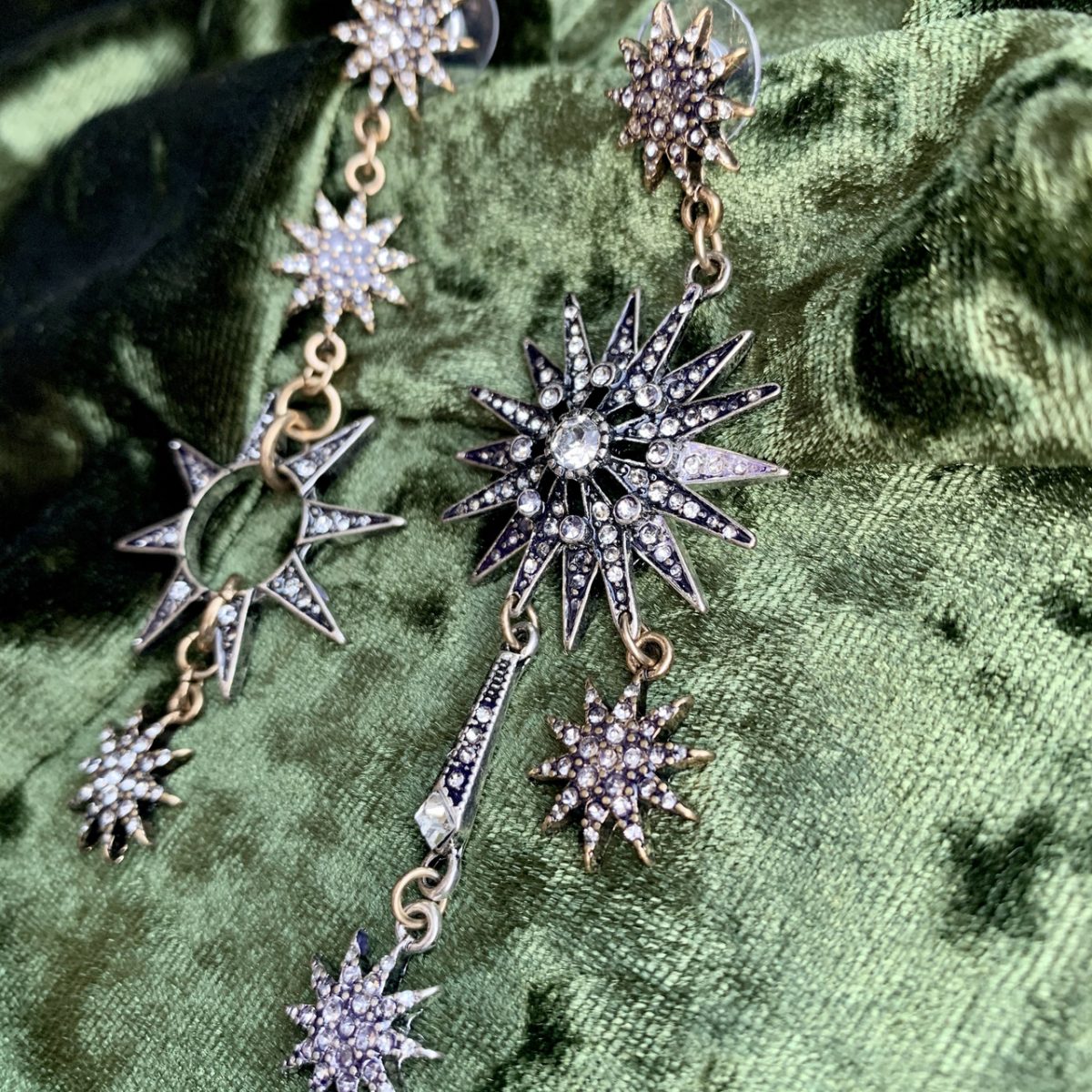 Оригинальные Ассиметричные серьги-звёзды от бренда Empire. Серёжки в виде звёзд. Длинные серьги — изображение 7