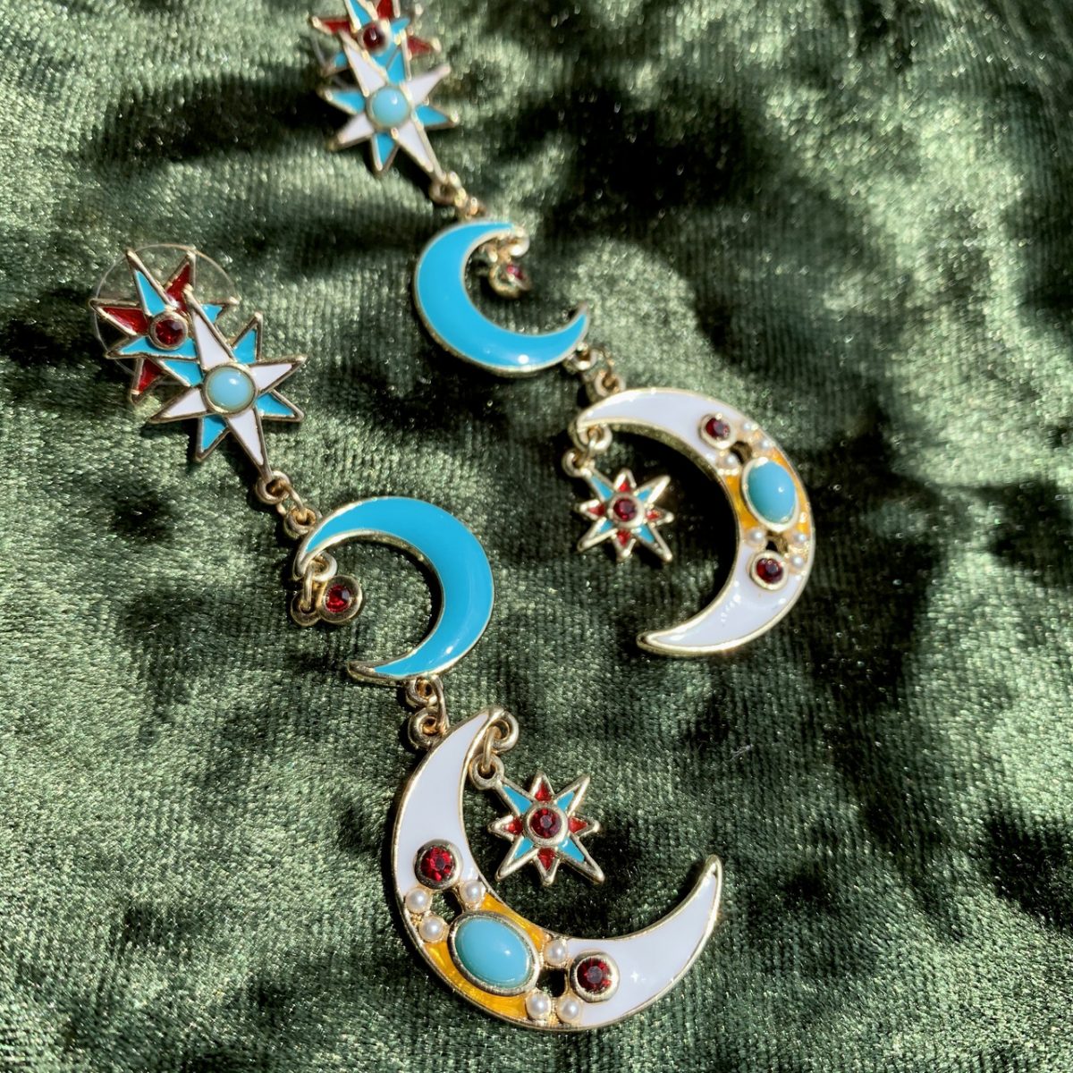 Лунные эмалированные серьги с восьмиконечными звёздами. Серёжки с Месяцем и звёздами от бренда Empire — изображение 6