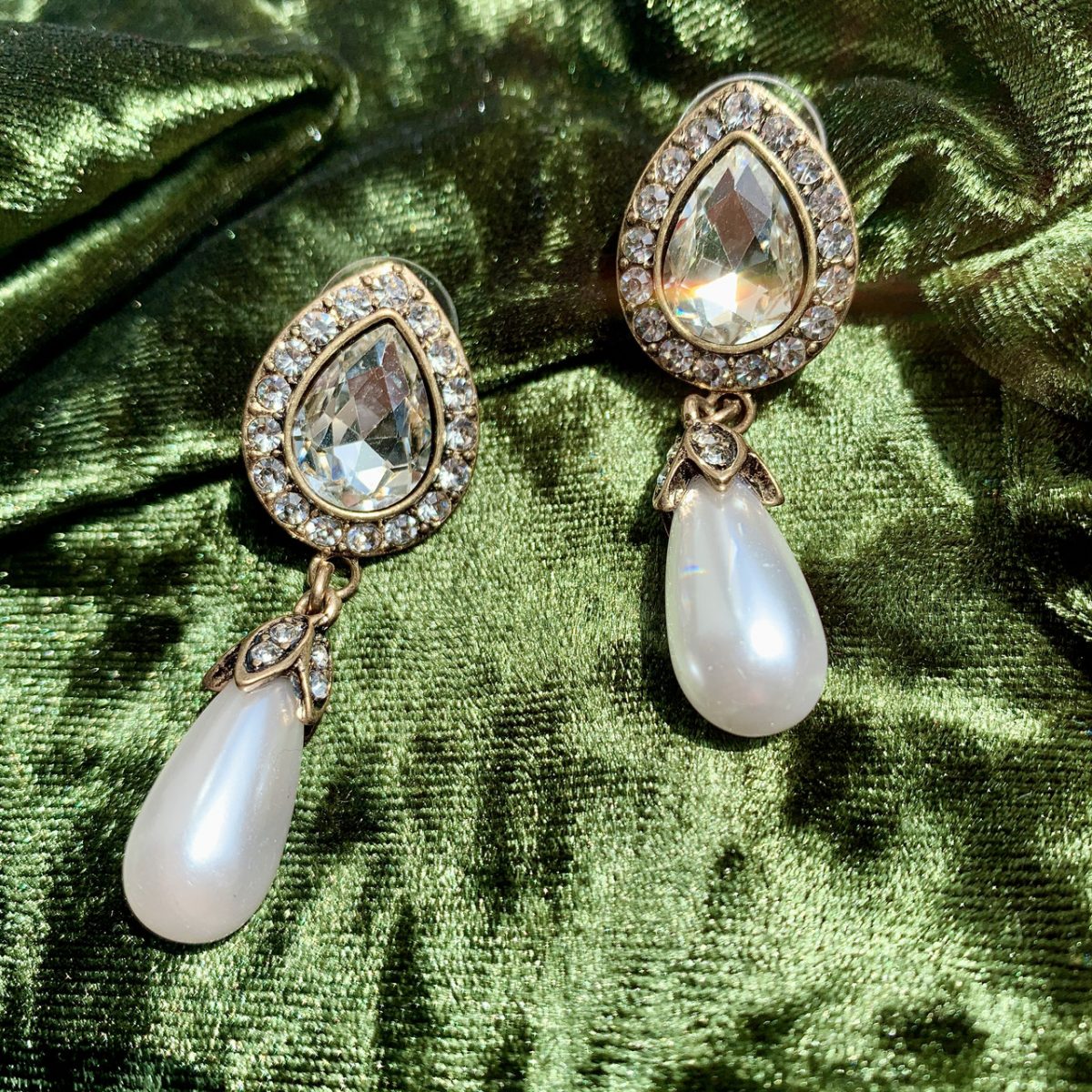 Серьги-капли с культивированным жемчугом. Сережки с подвесками. Элегантные серьги. Нарядные сережки-гвоздики — изображение 2