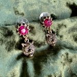 Оригинальные сережки с тиграми. Серьги тигры. Небольшие сережки в форме головы тигра