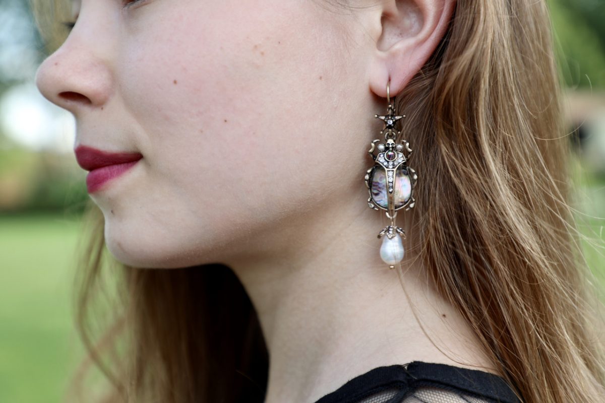 Оригінальні сережки у вигляді скарабеїв з культивованими перлами — изображение 3