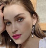 Красные сережки-жуки в камнях гранатового цвета. Оригинальные серьги в виде жуков от бренда Empire — изображение 2