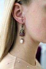 Красные сережки-жуки в камнях гранатового цвета. Оригинальные серьги в виде жуков от бренда Empire — изображение 4