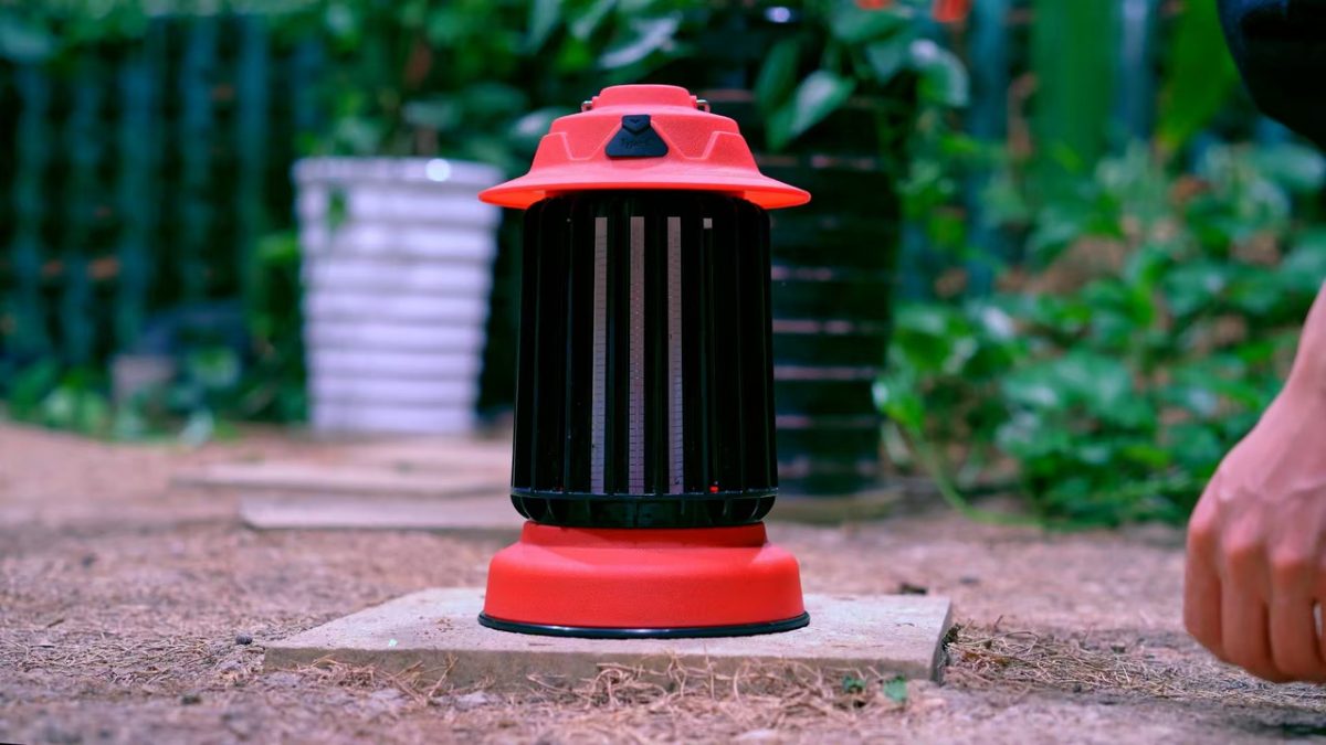 Светодиодный фонарь с самоочисткой и электрическим уничтожением комаров SB-6513F — изображение 3