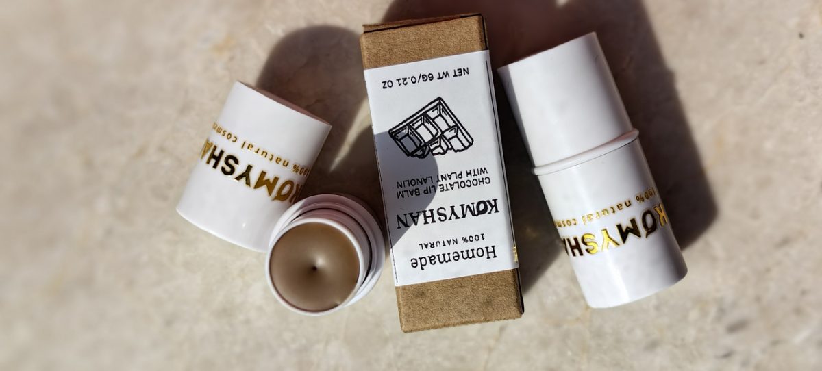 Натуральный шоколадный бальзам для губ KOMYSHAN HandMade с растительным ланолином — изображение 7