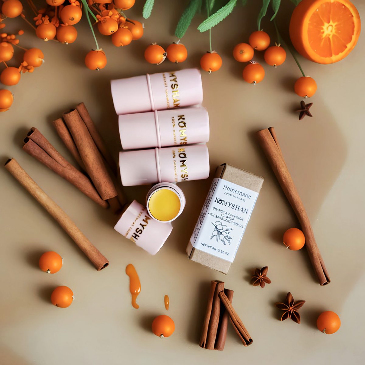 Натуральный бальзам для губ Komyshan HandMade "Облепиха + Апельсин+ корица " — изображение 2