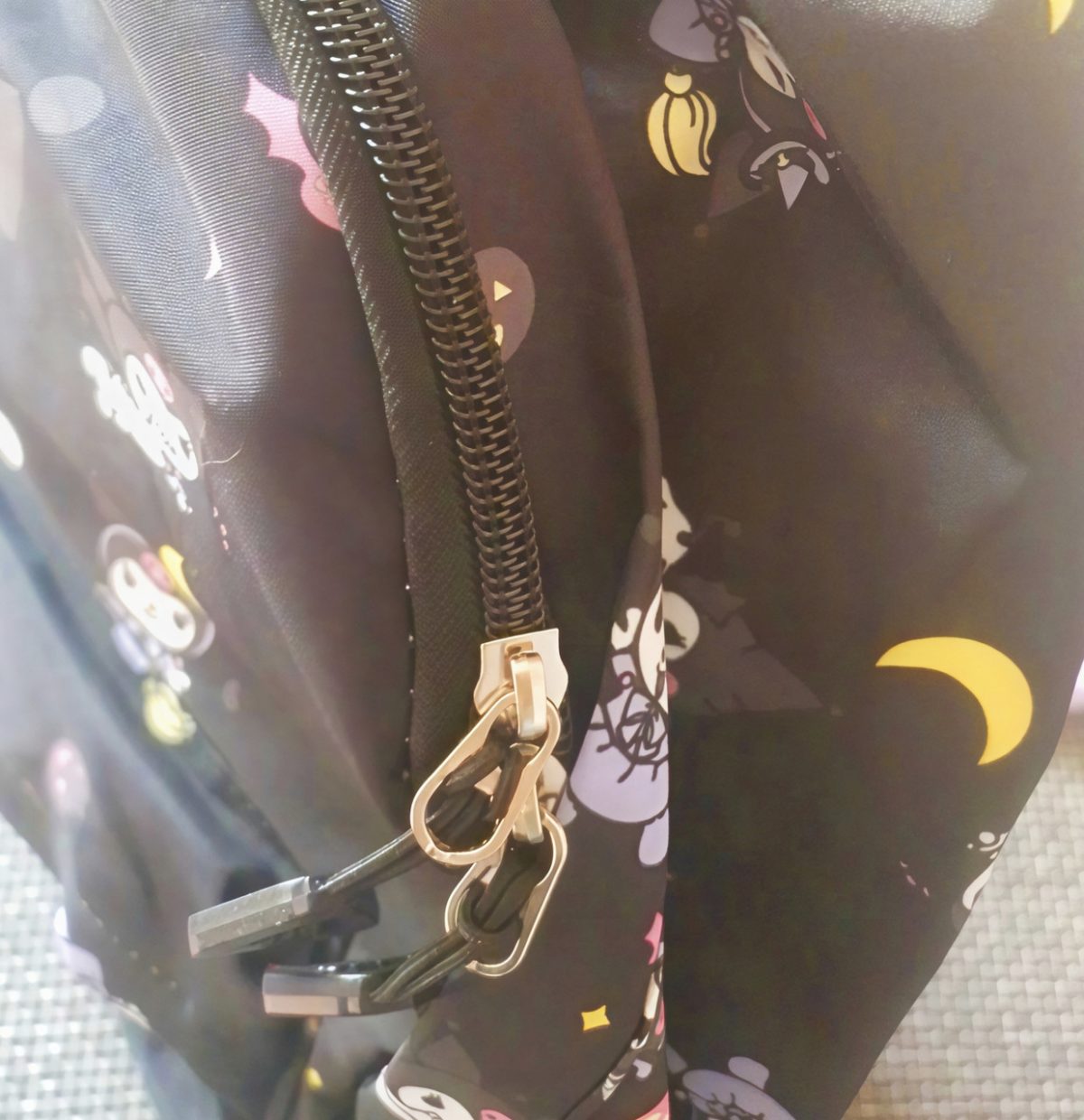 Стильный  рюкзак Kuromi С игрушкой — изображение 3