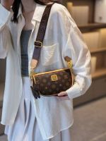 Стильная трёхцветная женская сумка (коричневая/бежевая/красная) с золотой фурнитурой — изображение 5