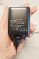 70W GaN  портативная Зарядка с Цифровым Дисплеем, Выдвижным Кабелем Type-C и Сменной Вилкой — изображение 2